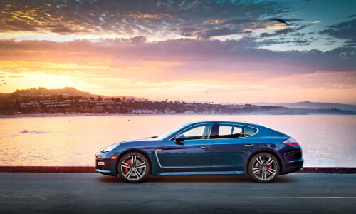 Porsche Panamera Turbo S #13
