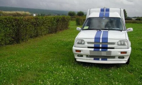 Renault Rapid #10
