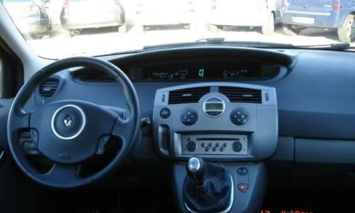 Renault Scénic 1.9 dCi FAP #9