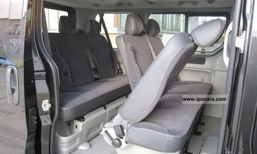 Renault Trafic Passenger #12