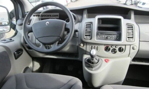 Renault Trafic Passenger #17