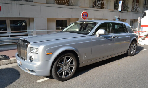 Rolls-Royce Phantom LWB #18