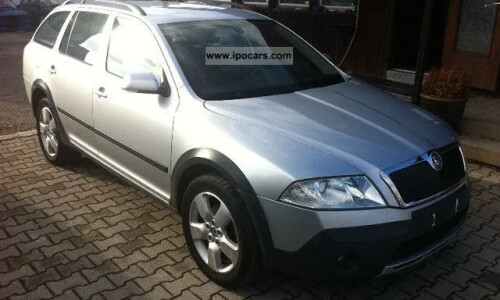 Skoda Octavia Scout 2.0 FSI #8