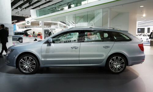 Skoda Superb Combi #8
