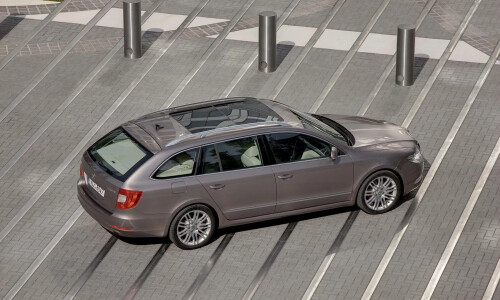 Skoda Superb Combi #14