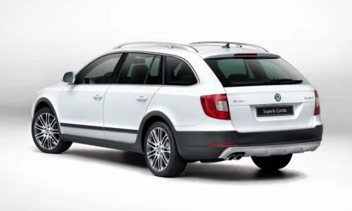 Skoda Superb Combi Outdoor #10