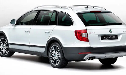 Skoda Superb Combi Outdoor #12