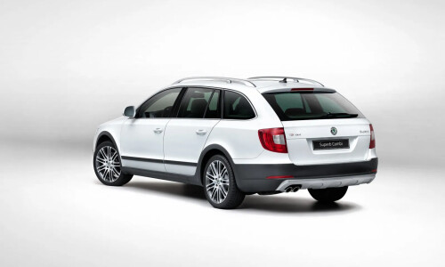 Skoda Superb Combi Outdoor #15