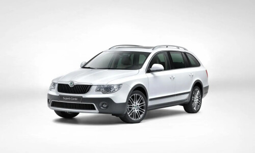 Skoda Superb Combi Outdoor #17