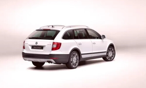 Skoda Superb Combi Outdoor #19