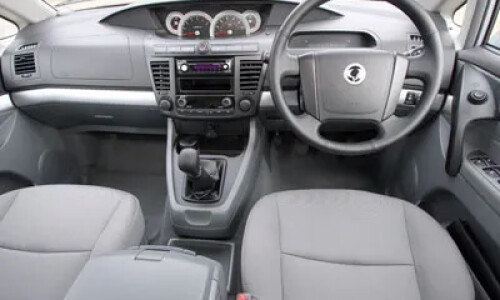 Ssangyong Rodius #12
