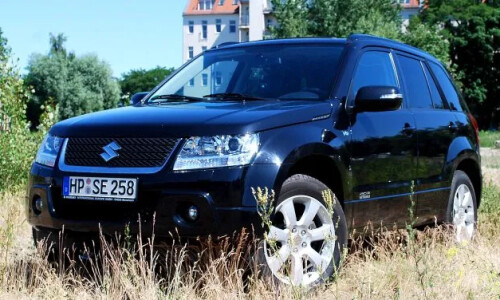 Suzuki Grand Vitara 20 Jahre #8