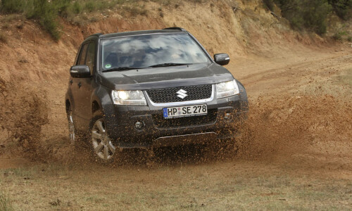 Suzuki Grand Vitara 20 Jahre #10