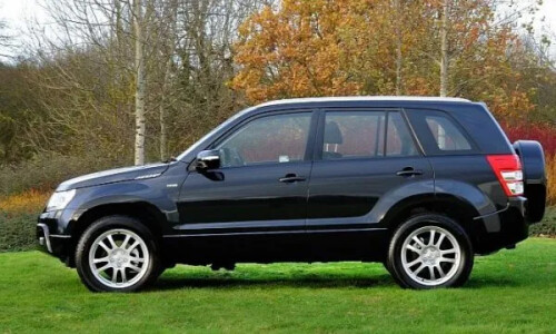 Suzuki Grand Vitara Black &amp; White #2