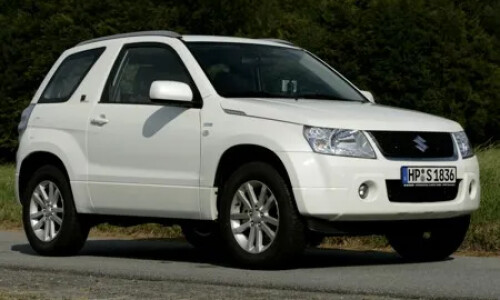 Suzuki Grand Vitara Black &amp; White #4