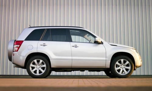Suzuki Grand Vitara Black &amp; White #5