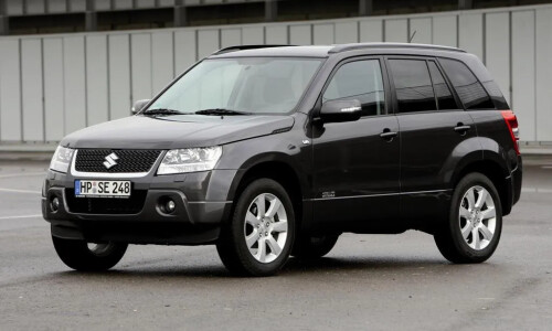 Suzuki Grand Vitara Black &amp; White #6