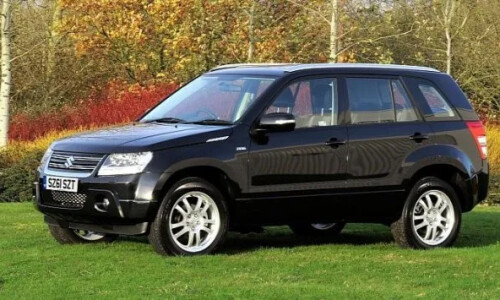 Suzuki Grand Vitara Black &amp; White #7