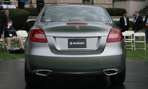 Suzuki Kizashi #12
