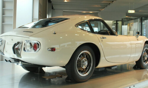 Toyota 2000 GT #18