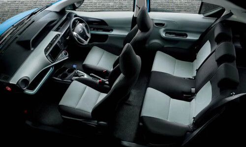 Toyota Aqua Hybrid #10