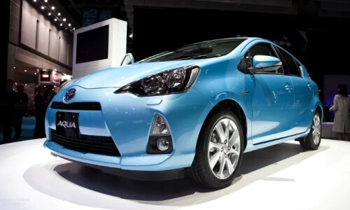 Toyota Aqua Hybrid #11