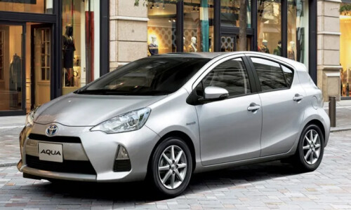 Toyota Aqua Hybrid #16