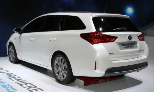 Toyota Auris Hybrid #9
