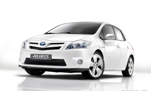 Toyota Auris Hybrid #12
