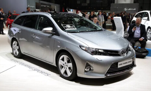 Toyota Auros Touring Sports #2