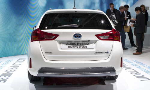 Toyota Auros Touring Sports #3