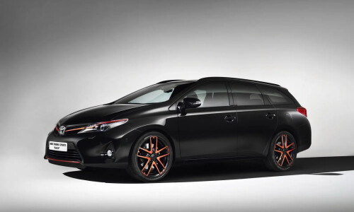 Toyota Auros Touring Sports #6