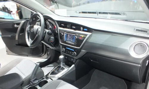 Toyota Auros Touring Sports #8