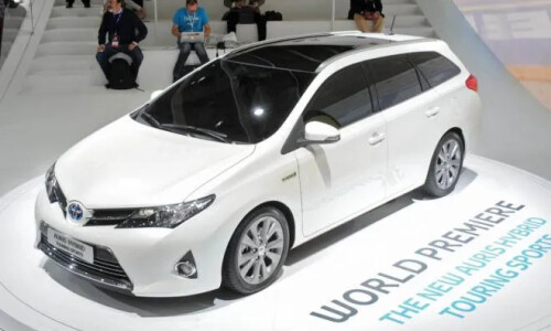 Toyota Auros Touring Sports #11