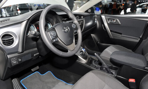 Toyota Auros Touring Sports #13