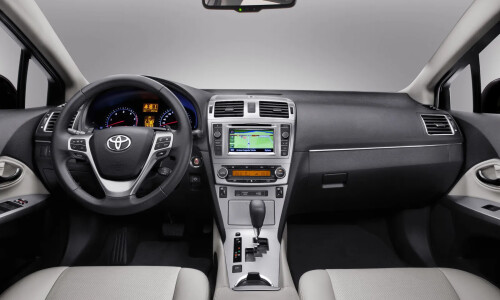 Toyota Avensis #12