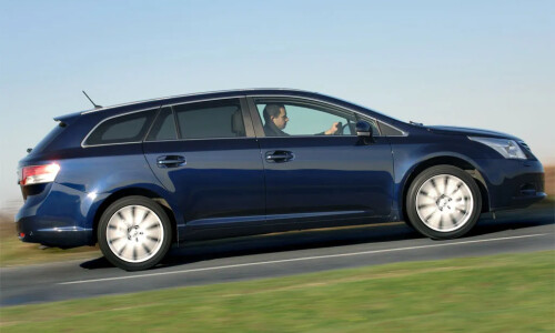 Toyota Avensis 2.2 D-CAT #3