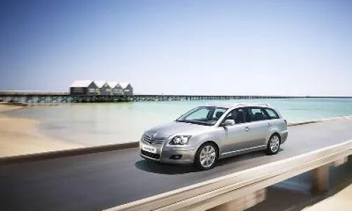 Toyota Avensis 2.2 D-CAT Kombi #2