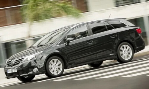 Toyota Avensis 2.2 D-CAT Kombi #3
