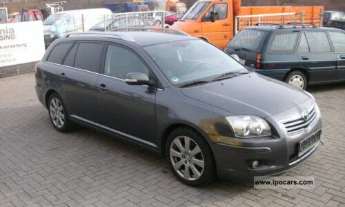 Toyota Avensis Combi Travel #1