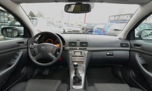 Toyota Avensis Combi Travel #2
