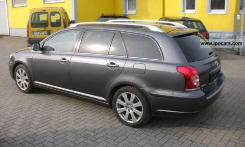 Toyota Avensis Combi Travel #3