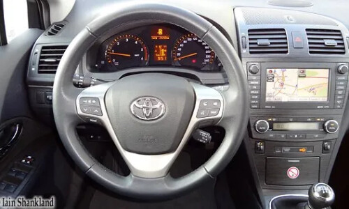 Toyota Avensis Combi Travel #8