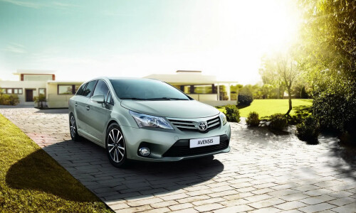 Toyota Avensis Combi Travel #12