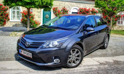 Toyota Avensis Combi Travel #13