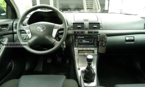 Toyota Avensis Travel #4