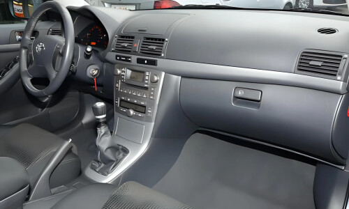 Toyota Avensis Travel #7