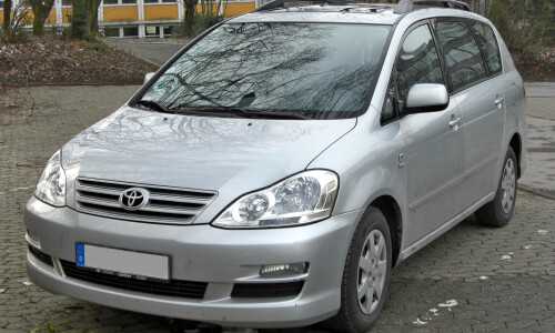 Toyota Avensis Verso #1