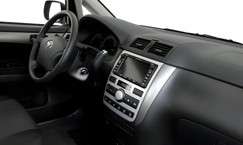 Toyota Avensis Verso #6