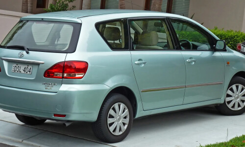 Toyota Avensis Verso #9